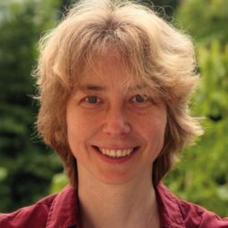 Zsuzsanna Dosztányi