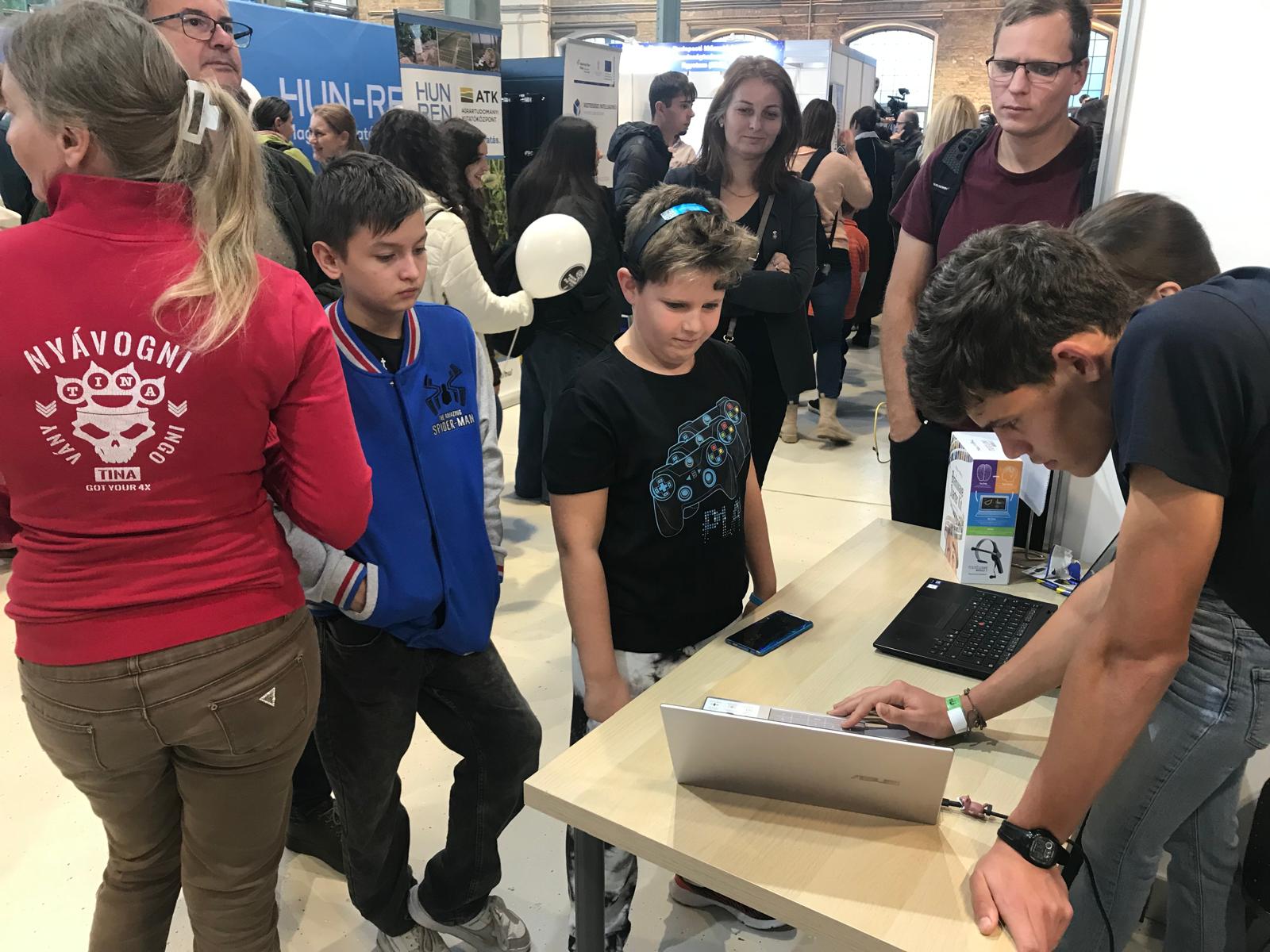 A-Nemzeti-Tudoskepzo-Akademia-a-Science-Expon