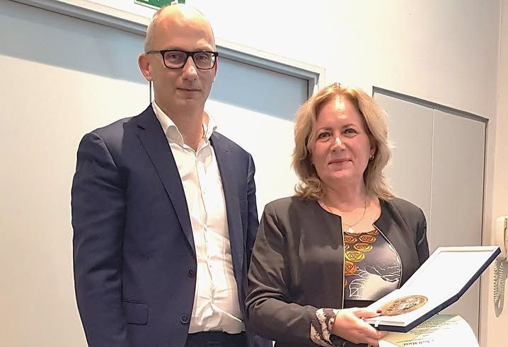 Szegedi-Szent-Gyorgyi-Mentor-vehette-at-a-Miskolczy-dijat