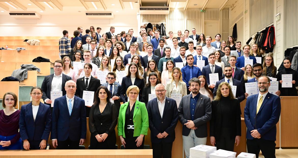 Szent-Gyorgyi-Hallgatok-sikere-a-2025-evi-SZTE-Orvos-es-Egeszsegtudomanyi-TDK-Konferencian