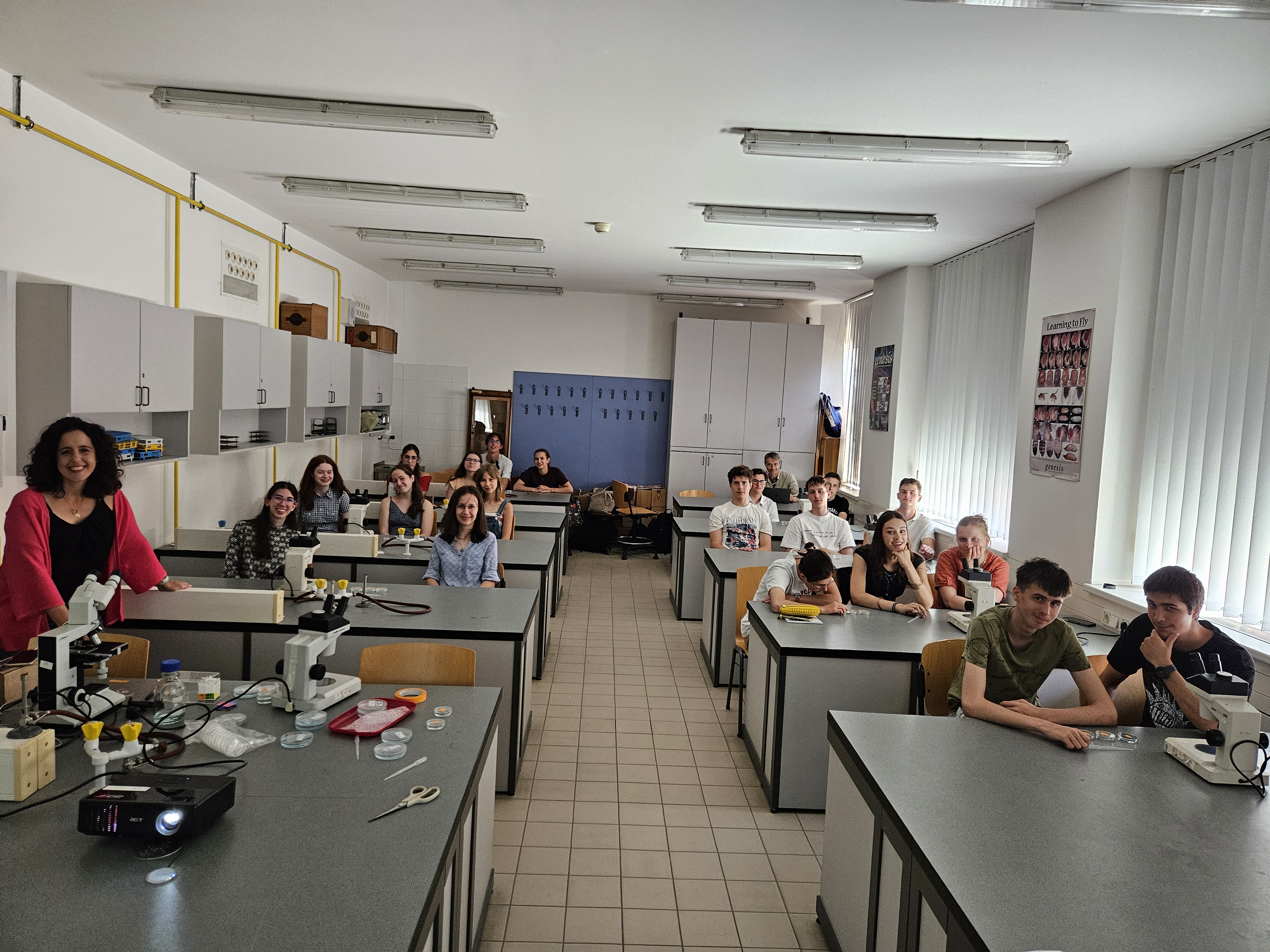 Az-elso-nemzetkozi-laboralkalom-az-NTA-ban