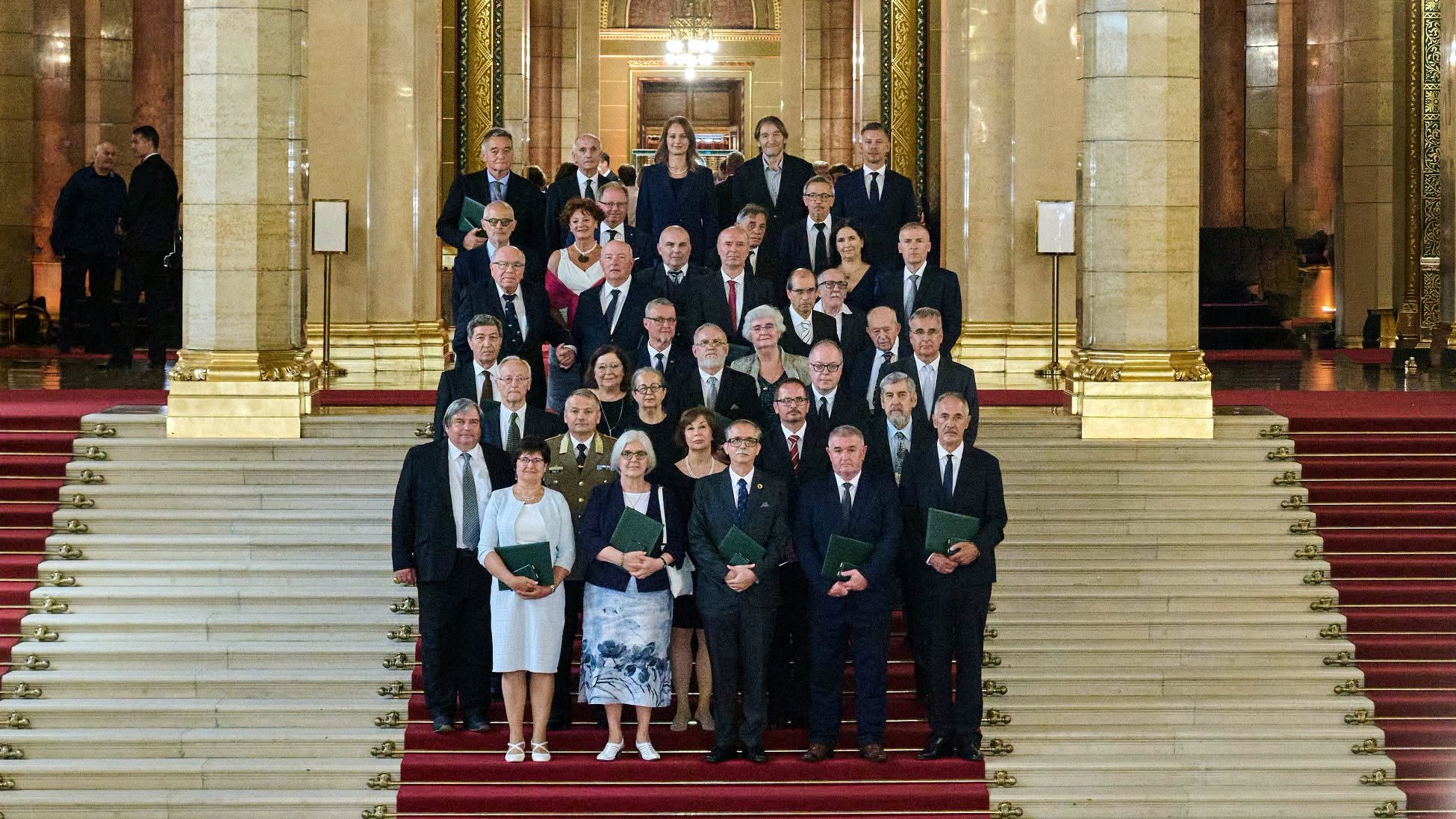 Allami-kituntetesben-reszesult-Ulbert-Istvan-az-NTA-Szent-Gyorgyi-Mentora